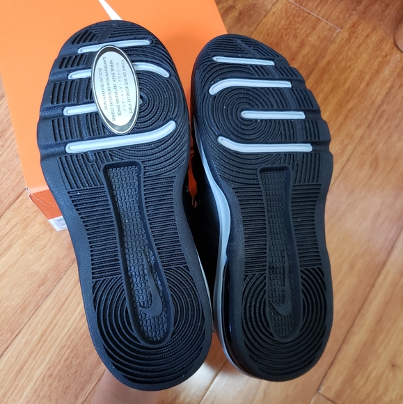 New Nike Kids Air Max Charge Sneakers 5Y - Picture 11 of 12